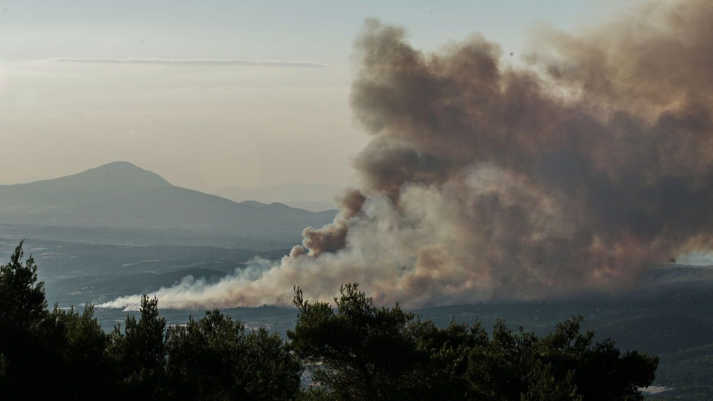 Μεγάλη δασική φωτιά στη Βρυσούλα Πρέβεζας – Προειδοποίηση από το 112