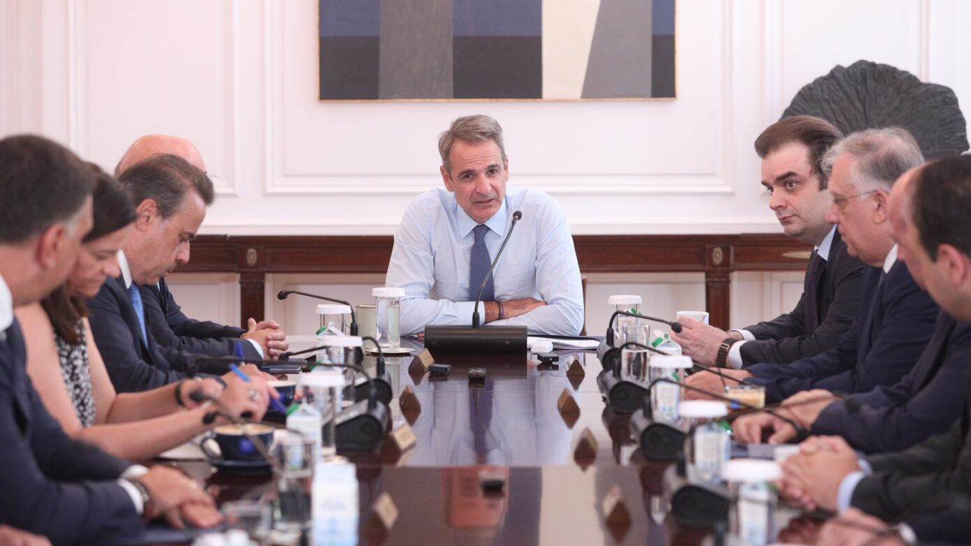 Οι σημαντικές επενδύσεις και οι κυβερνητικές αλλαγές που θα καθορίσουν την απορρόφηση 14,7 δισ. ευρώ έως τον Αύγουστο του 2026
