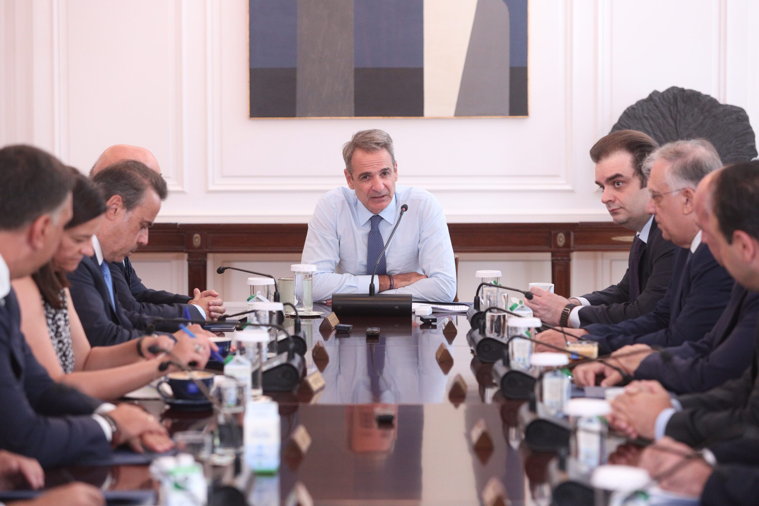 Οι σημαντικές επενδύσεις και οι κυβερνητικές αλλαγές που θα καθορίσουν την απορρόφηση 14,7 δισ. ευρώ έως τον Αύγουστο του 2026