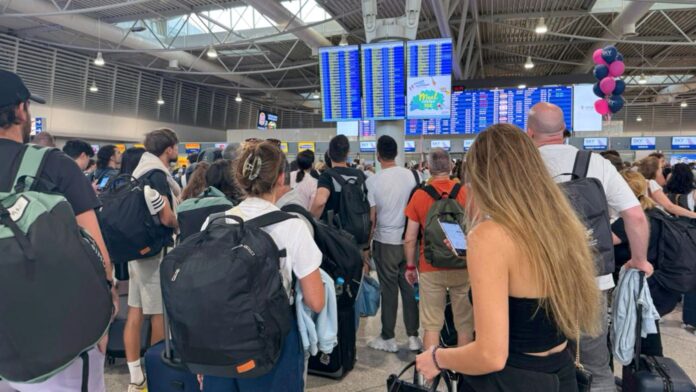 Άνοδος στις θερινές μετακινήσεις Ελλήνων σε αέρα, θάλασσα και ξηρά αποκαλύπτουν τα δεδομένα για το δίμηνο Ιουλίου-Αυγούστου