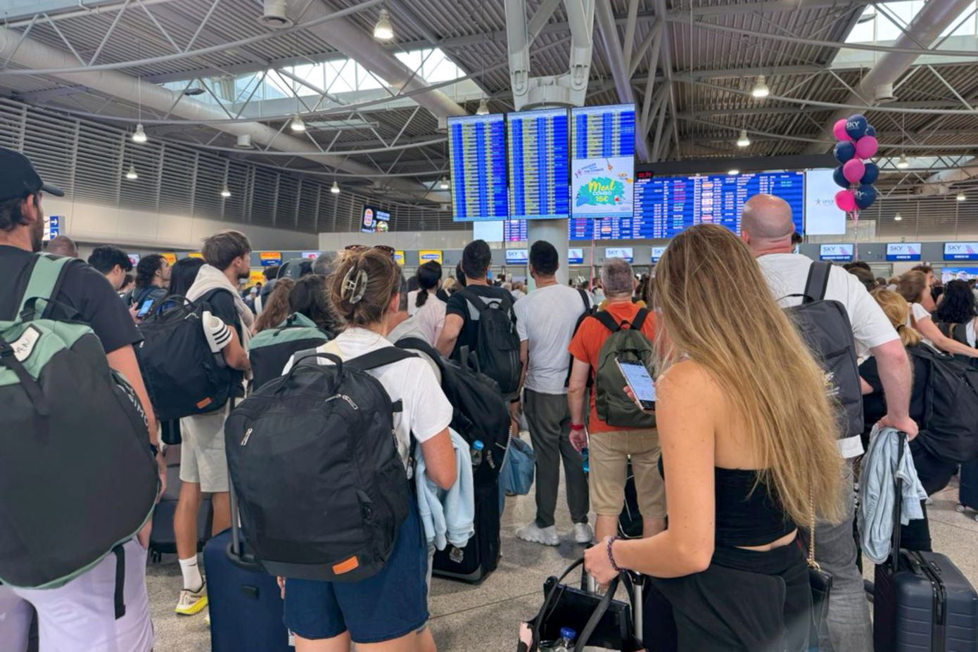 Άνοδος στις θερινές μετακινήσεις Ελλήνων σε αέρα, θάλασσα και ξηρά αποκαλύπτουν τα δεδομένα για το δίμηνο Ιουλίου-Αυγούστου