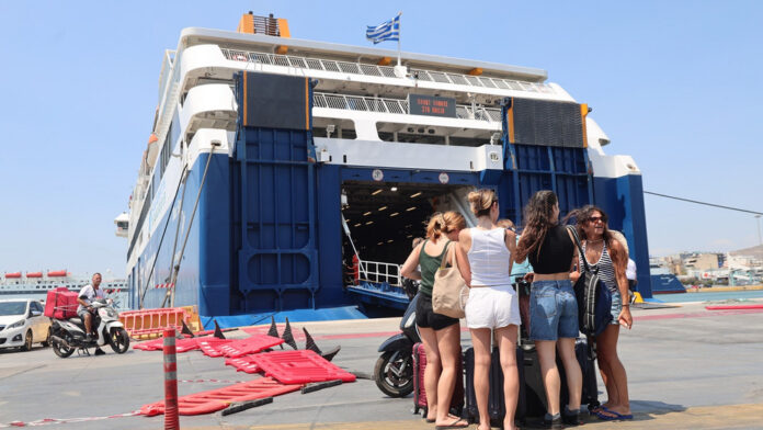 Αναχωρούν οι τελευταίοι εκδρομείς του Δεκαπενταύγουστου – Τα πλοία φεύγουν με αρκετή πληρότητα