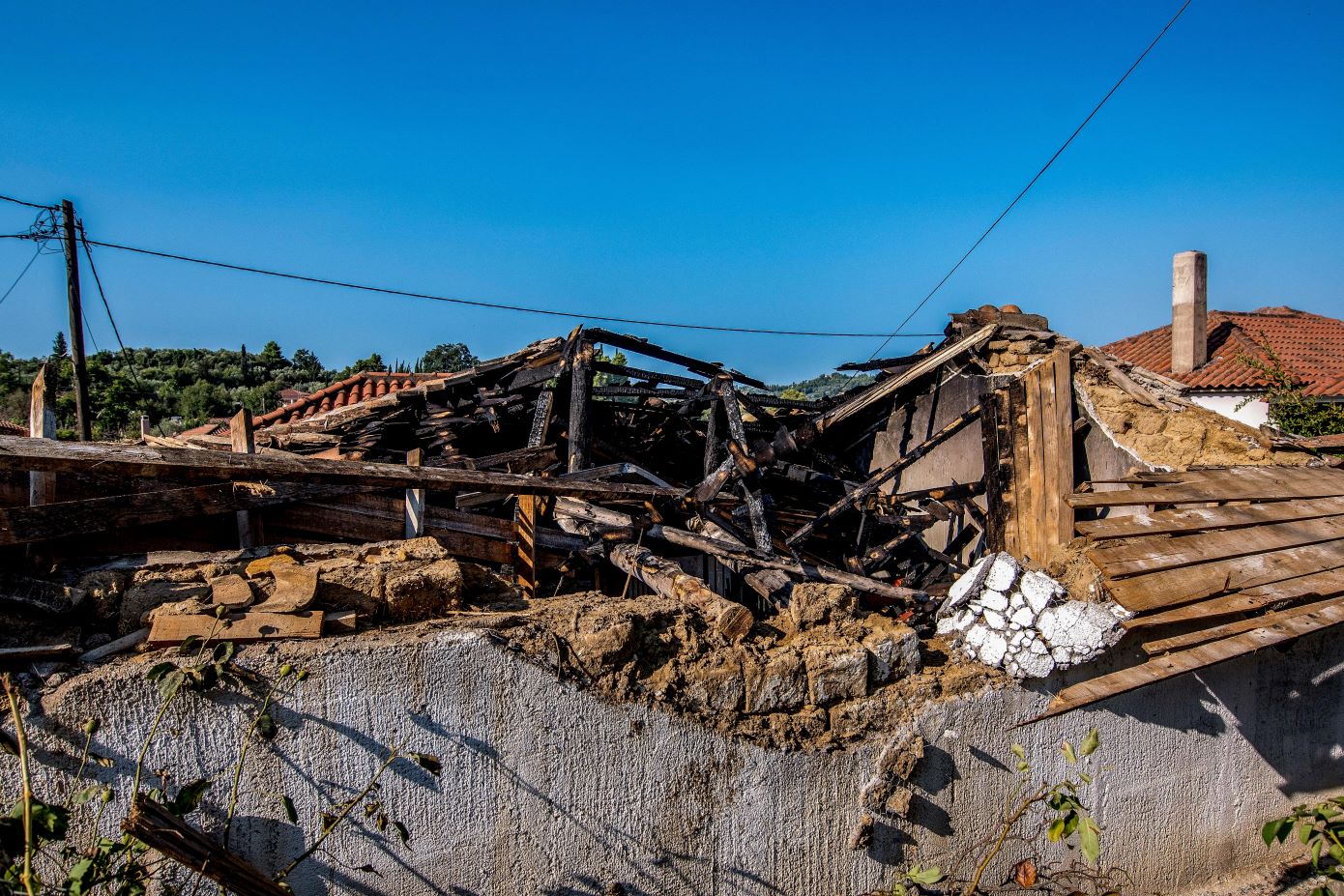 Πλατφόρμα ενίσχυσης για τους πυρόπληκτους της Κερατέας από το Υπουργείο Κλιματικής Κρίσης – Αναστέλλονται πολιτιστικές εκδηλώσεις