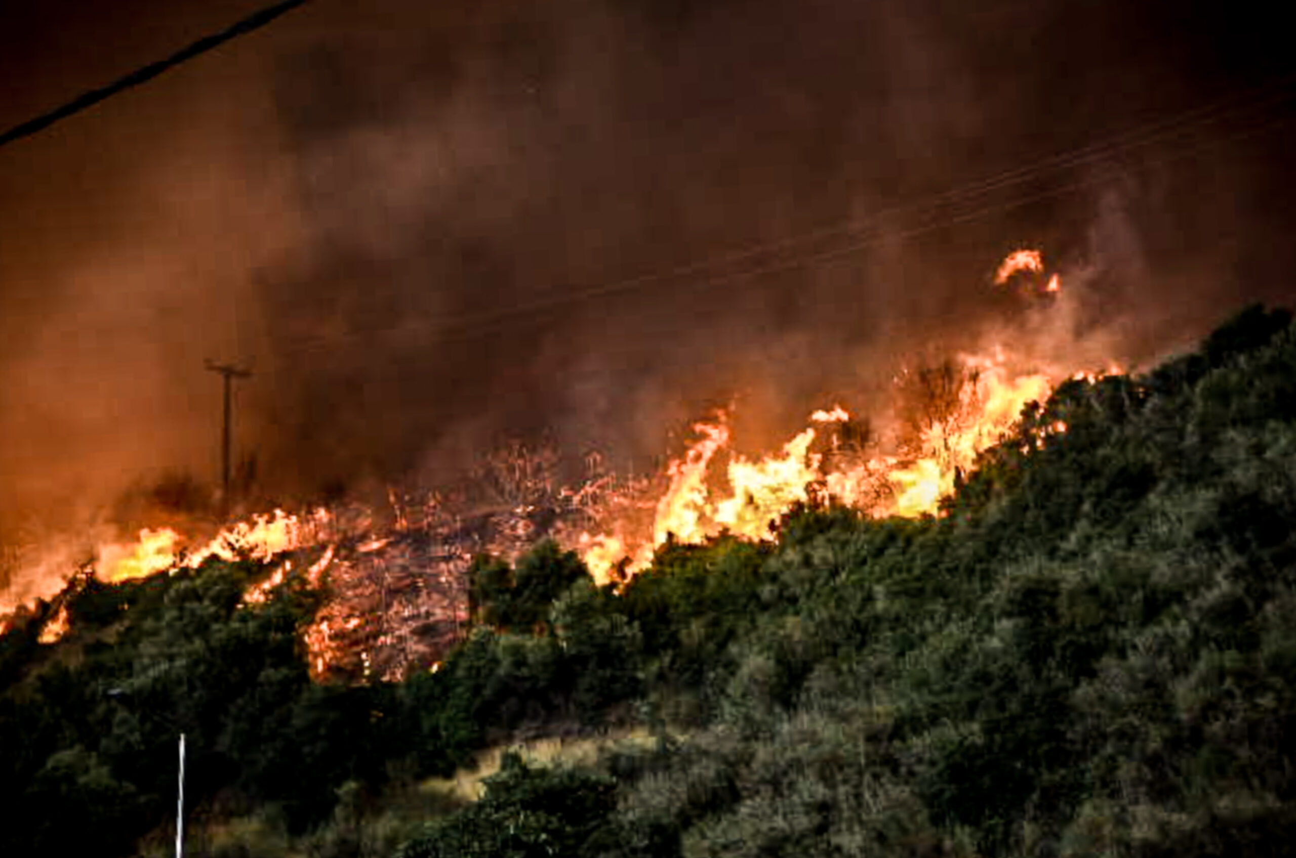 Εφιαλτική βραδιά στην Αχαΐα: Νέα φωτιά στα Συχαινά Πάτρας