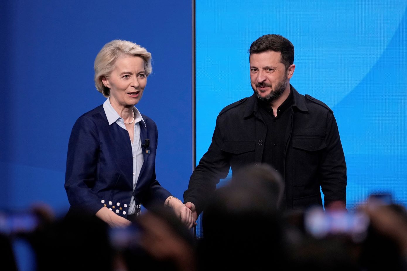 Οι Βρυξέλλες σε επιφυλακή για τη συνάντηση Τραμπ-Ζελένσκι – Η φον ντερ Λάιεν θα συνοδεύσει τον Ζελένσκι στην Ουάσινγκτον