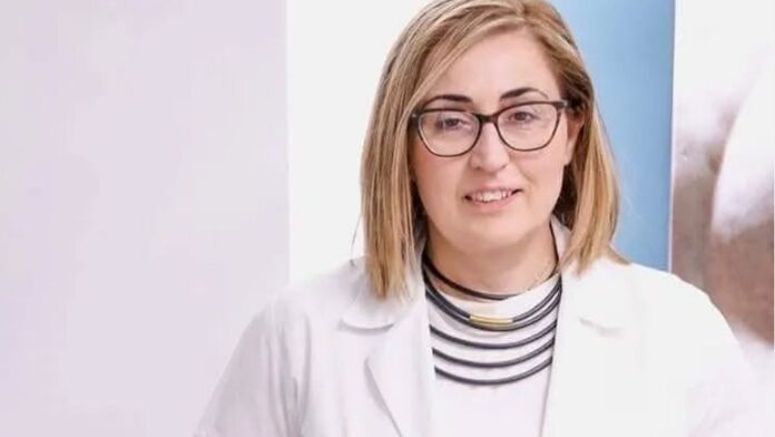 Η μικροβιολόγος Στέλλα Αραμπατζή αναλαμβάνει τη βουλευτική θέση Ημαθίας μετά τον ξαφνικό θάνατο του Απόστολου Βεζυρόπουλου