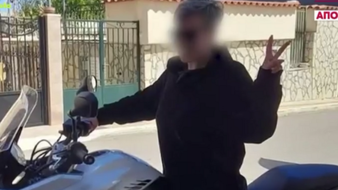 Δραματικές στιγμές μετά το τροχαίο στην Αταλάντη: Έκρυψαν τα μάτια του γιου της 32χρονης για να μην αντικρίσει τη νεκρή μητέρα του