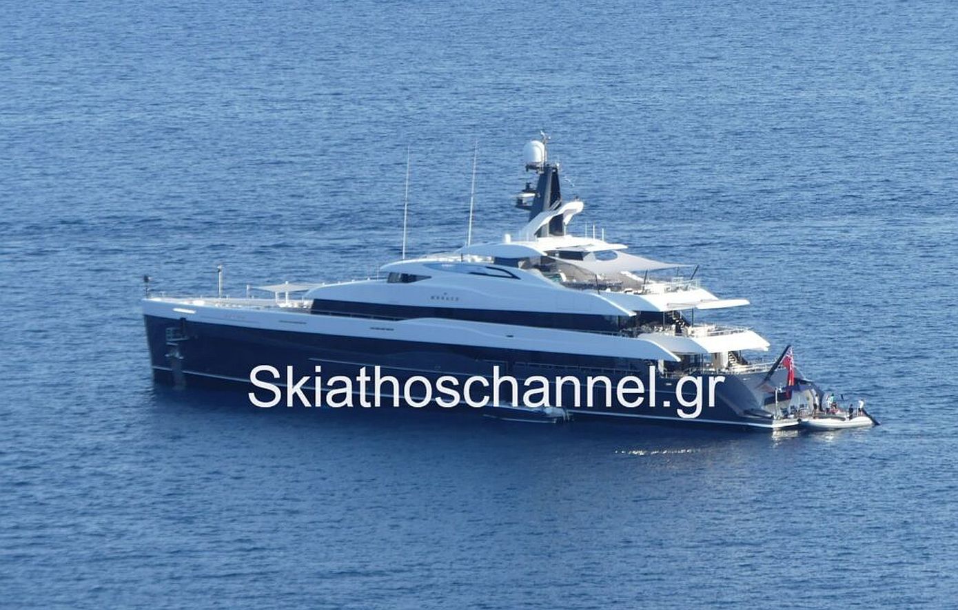 Ο Ρούπερτ Μέρντοχ απολαμβάνει τις διακοπές του στη Σκιάθο με την πολυτελή θαλαμηγό του