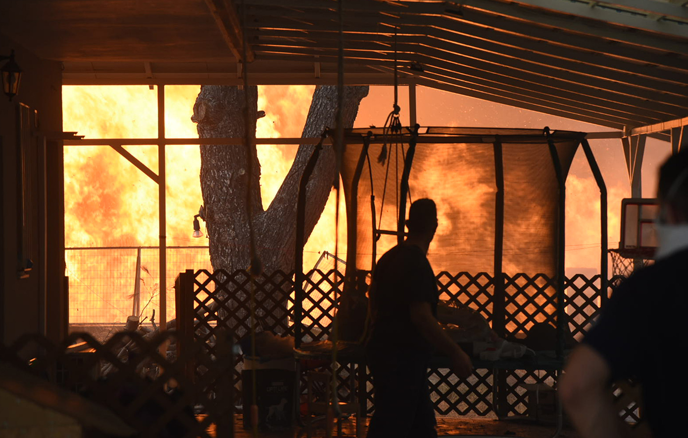 Πυρκαγιά στην Αχαΐα: Φλέγεται το προάστιο Ρωμανός στην Πάτρα – Κίνδυνος για εργοστάσιο ποτοποιίας