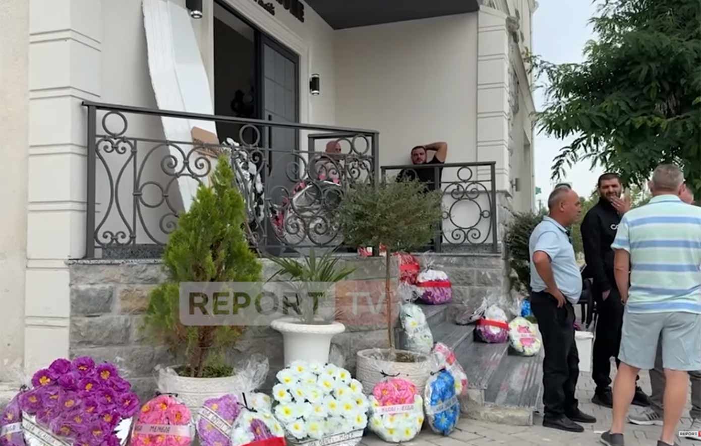 Στην Κορυτσά κηδεύτηκε η 36χρονη Μαριόλα που σκοτώθηκε από τον άντρα της στον Βόλο – Τα παιδιά της δεν κατάφεραν να παραστούν