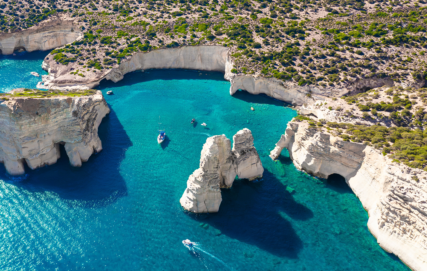 Δραματικό συμβάν στο Σαρακήνικο της Μήλου: Δύο τουρίστες εντοπίστηκαν νεκροί από πνιγμό