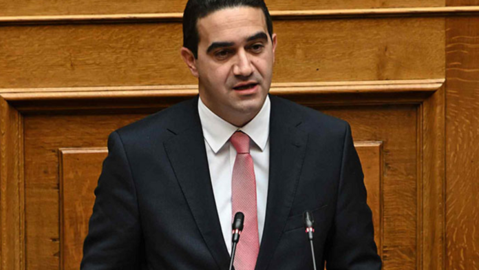 Κατρίνης: «Αντιμετωπίζουμε τεράστια υπερπλεονάσματα εις βάρος της μεσαίας τάξης»