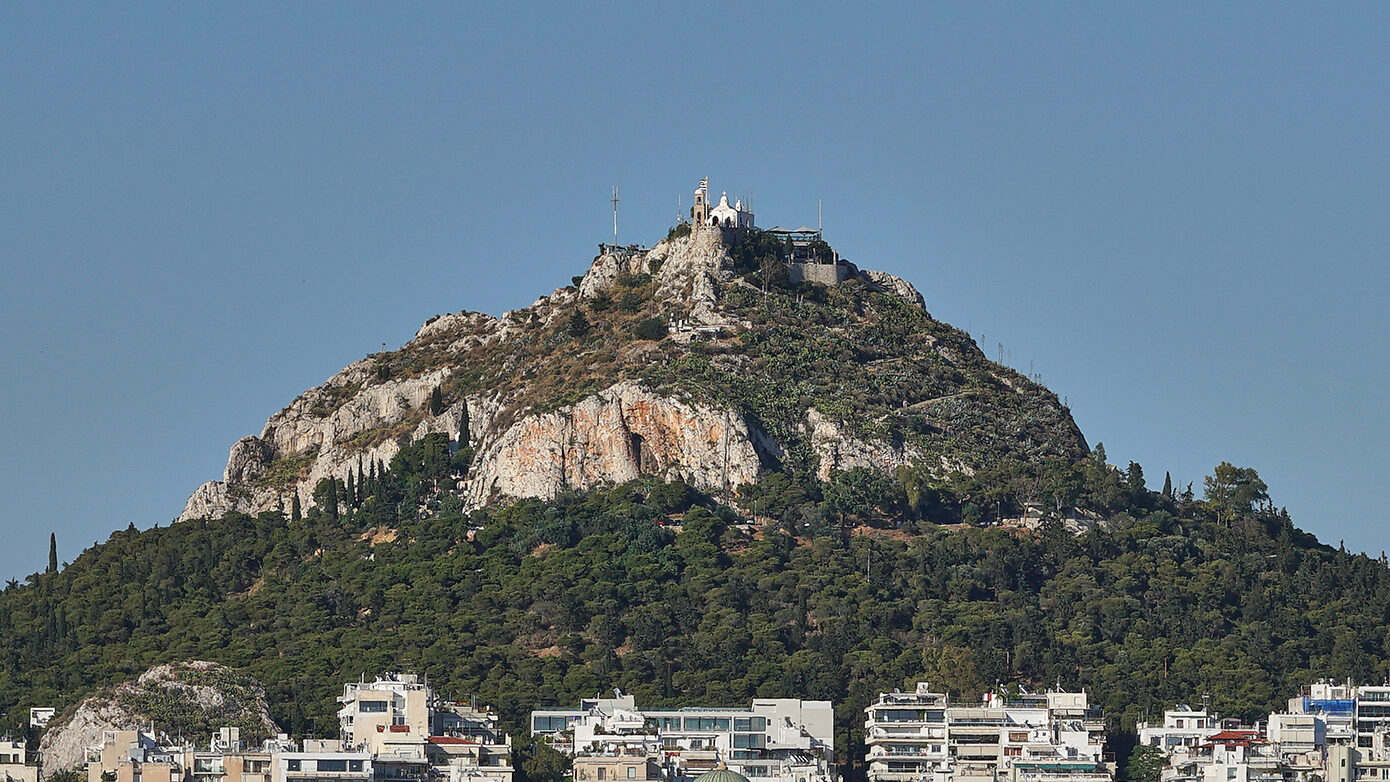 Ο Λυκαβηττός κλείνει από τα μεσάνυχτα – Ο δήμος Αθηναίων σε αυξημένη ετοιμότητα
