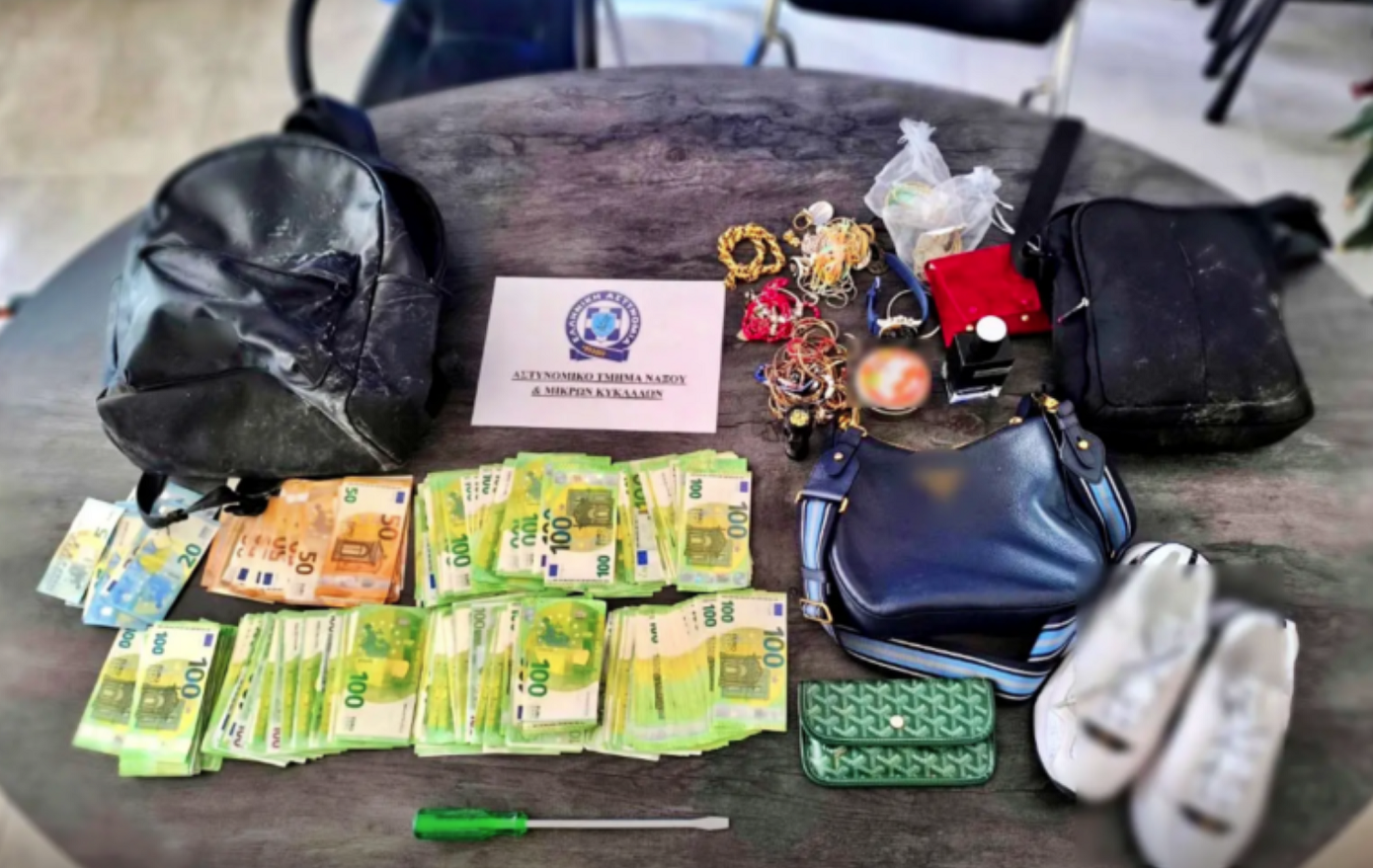 Νάξος: Διαρρήκτης πολυτελών σπιτιών συνελήφθη επ’ αυτοφώρω – Έχασε πανάκριβα κοσμήματα στην πτώση του