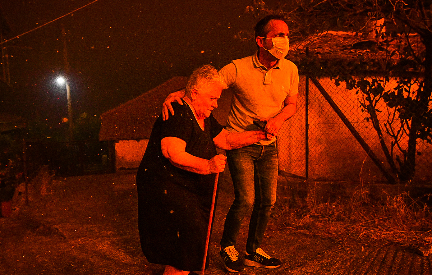 Πυρκαγιά στην Ηλεία: Επείγον 112 για απομάκρυνση τριών οικισμών