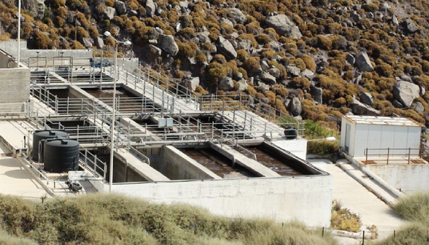 Αφόρητη η δυσοσμία στην Πάτμο – Σοβαρός ο κίνδυνος για την υγεία των κατοίκων από τα λύματα – Παρέμβαση της ΕΥΔΑΠ για βιολογικό καθαρισμό