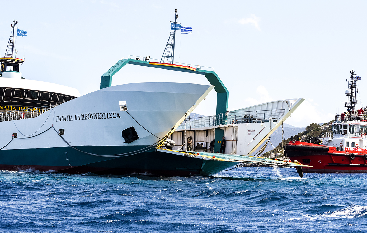 Ακινητοποίηση φέρι μποτ στην Εύβοια: «Τα πηδάλια μπλόκαραν, δεν πρόσεξα την ξέρα» ανέφερε ο καπετάνιος