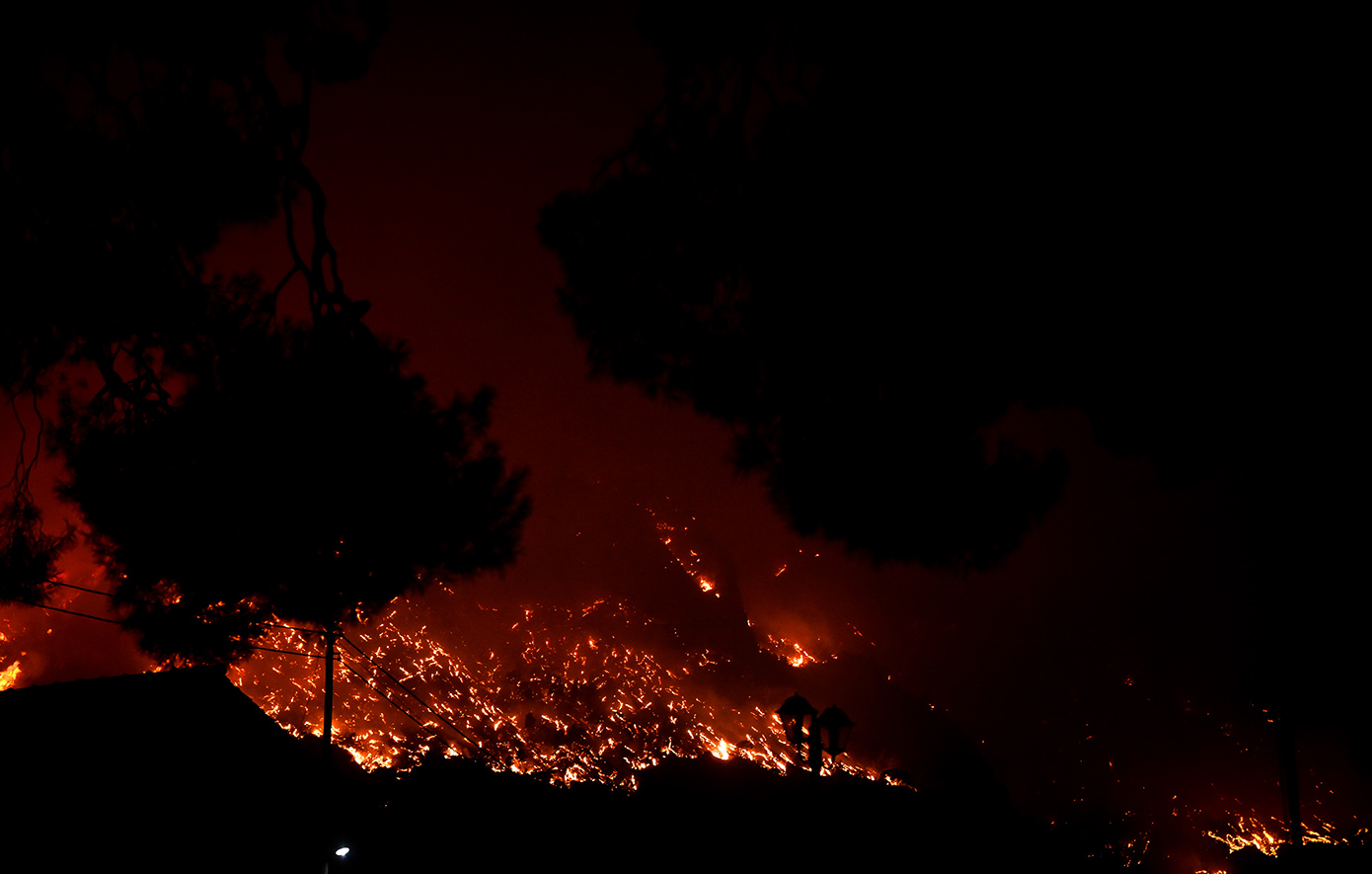 Εντυπωσιακή αεροφωτογραφία αποκαλύπτει την έκταση της πυρκαγιάς στην Πάτρα