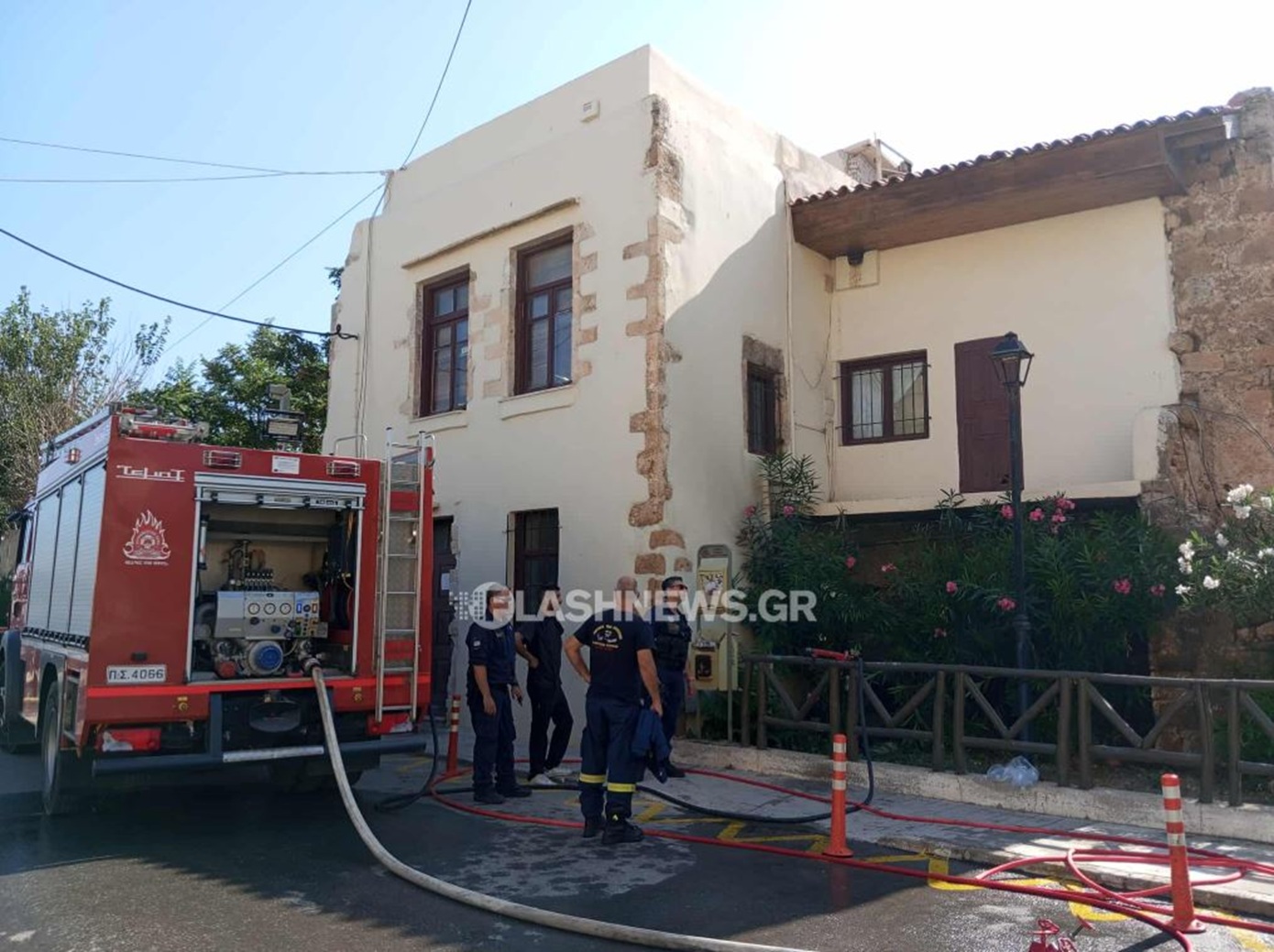 Πυρκαγιά στην «πύλη της άμμου» στο ιστορικό λιμάνι Χανίων