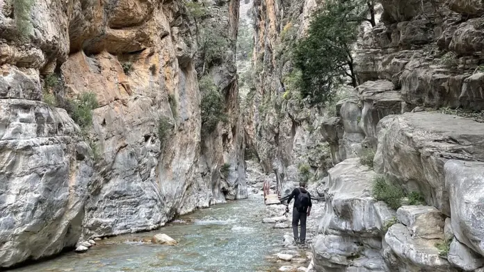 Διάσωση άνδρα που τραυματίστηκε στο φαράγγι της Σαμαριάς