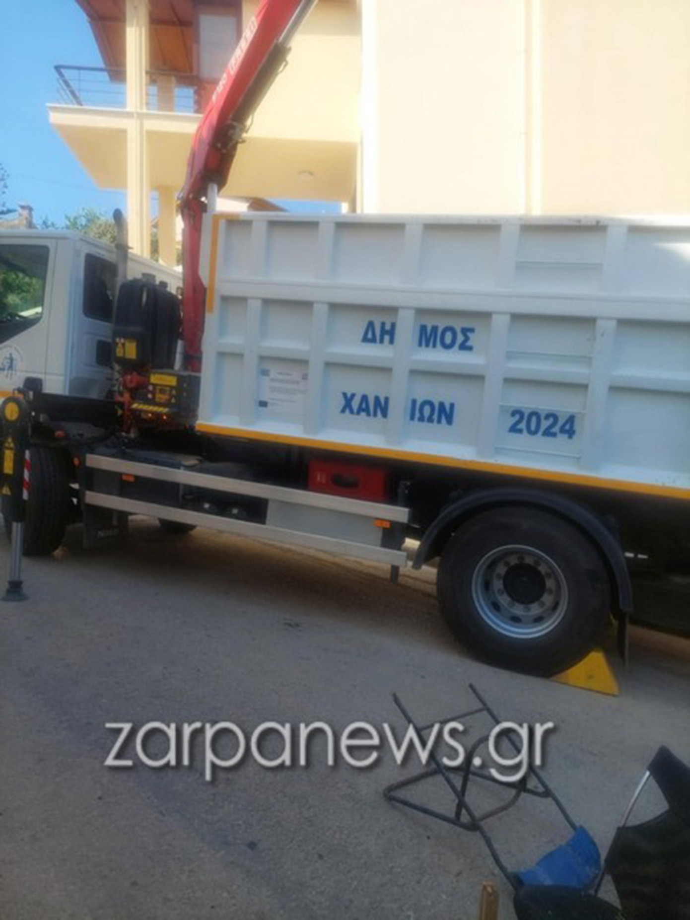 Γιγαντιαία επιχείρηση καθαρισμού σε σπίτι στα Χανιά – Η ιδιοκτήτρια επιτέθηκε σε εργαζόμενο