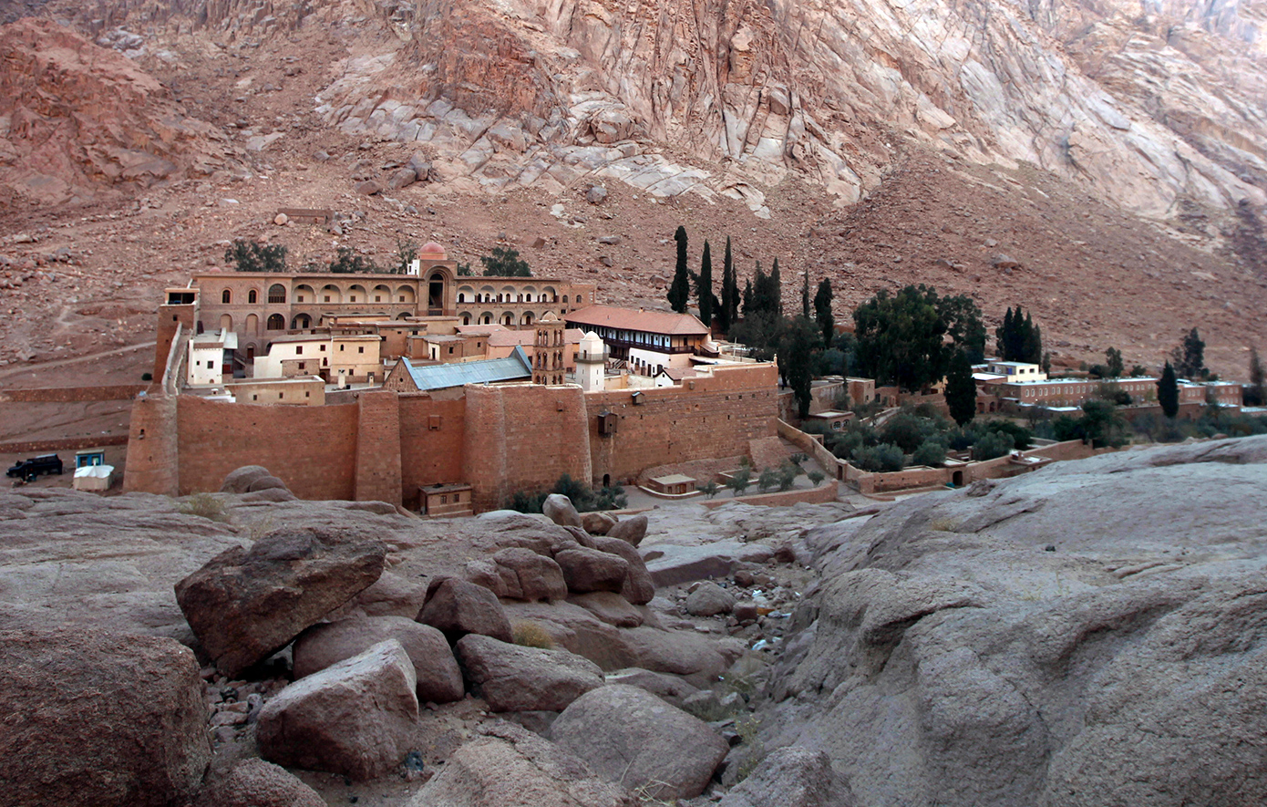 Κρίση στη Μονή Σινά – Οι εξόριστοι μοναχοί προσπαθούν να επιστρέψουν στο μοναστήρι