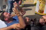 Συγκλονιστικές σκηνές σε λιτανεία στην Κεφαλονιά: «Δαιμονισμένος» αναστάτωσε το πλήθος – «Γεράσιμε με έκαψες»