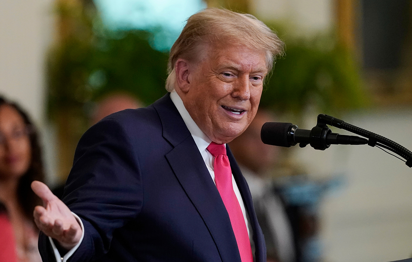 Ο Τραμπ επιτίθεται ξανά στον πρόεδρο της Fed, κατηγορώντας τον ότι «βλάπτει» τον στεγαστικό τομέα