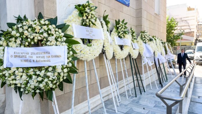 Αυτή τη στιγμή το ύστατο «αντίο» στον πρώην βουλευτή της Νέας Δημοκρατίας, Κωνσταντίνο Πυλαρινό, στη Μητρόπολη