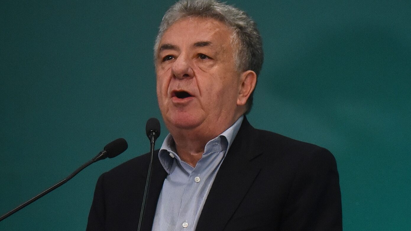 Ο περιφερειάρχης Κρήτης, Σταύρος Αρναουτάκης, υπέγραψε το έργο για την κατασκευή του δρόμου Πλάτανος-Σφηνάρι