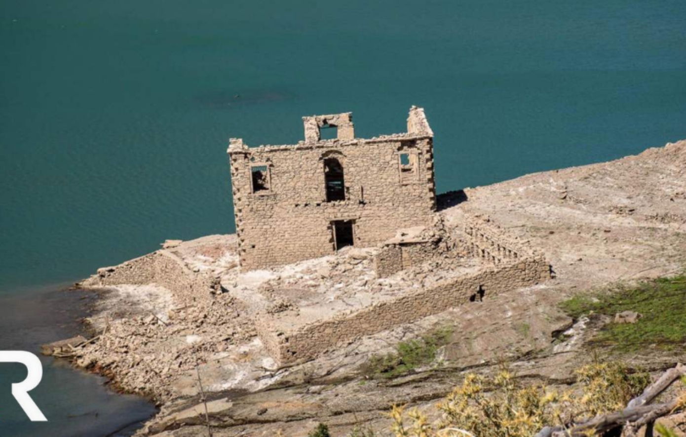 Χωριό που είχε «χαθεί» από την τεχνητή λίμνη του Μόρνου ξαναεμφανίζεται λόγω κλιματικής αλλαγής