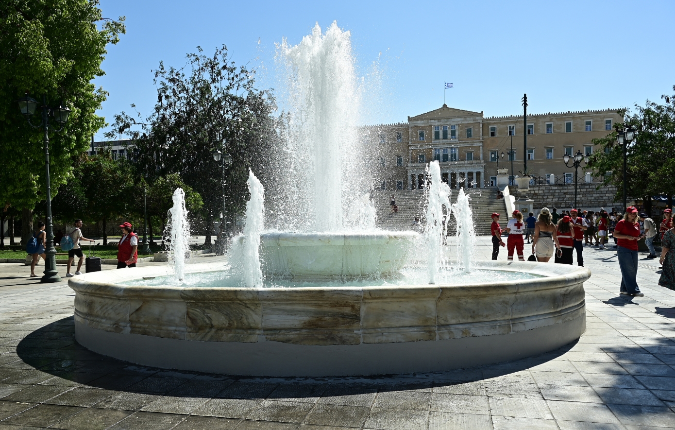 Ξαναλειτουργεί το σιντριβάνι της πλατείας Συντάγματος – «Ανακαινίστηκε μετά από 153 χρόνια»