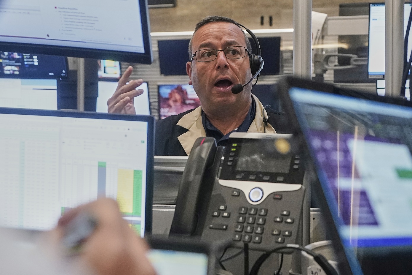 Ο Dow Jones καταγράφει νέο ρεκόρ στην Wall Street μετά τις δηλώσεις Πάουελ για τα επιτόκια