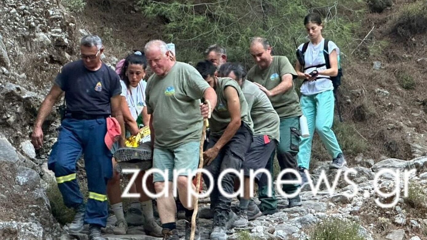 Θρυλική επιχείρηση διάσωσης στο Φαράγγι της Σαμαριάς: Μεταφορά 60χρονου άνδρα για 3 χιλιόμετρα στα χέρια