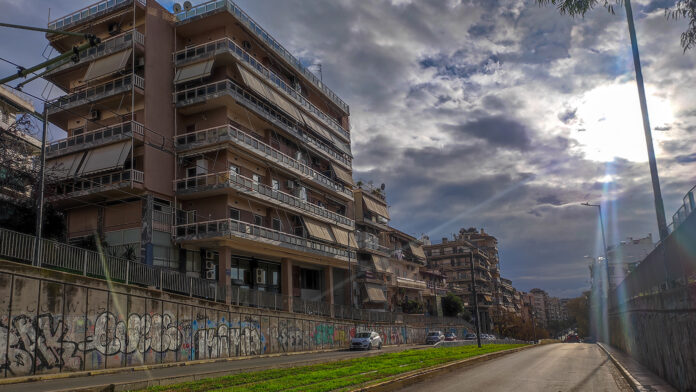 Η ΑΑΔΕ στοχεύει τις μεταβιβάσεις ακινήτων του 2024 – Αναζητούνται συμβόλαια για οφειλές ΕΝΦΙΑ