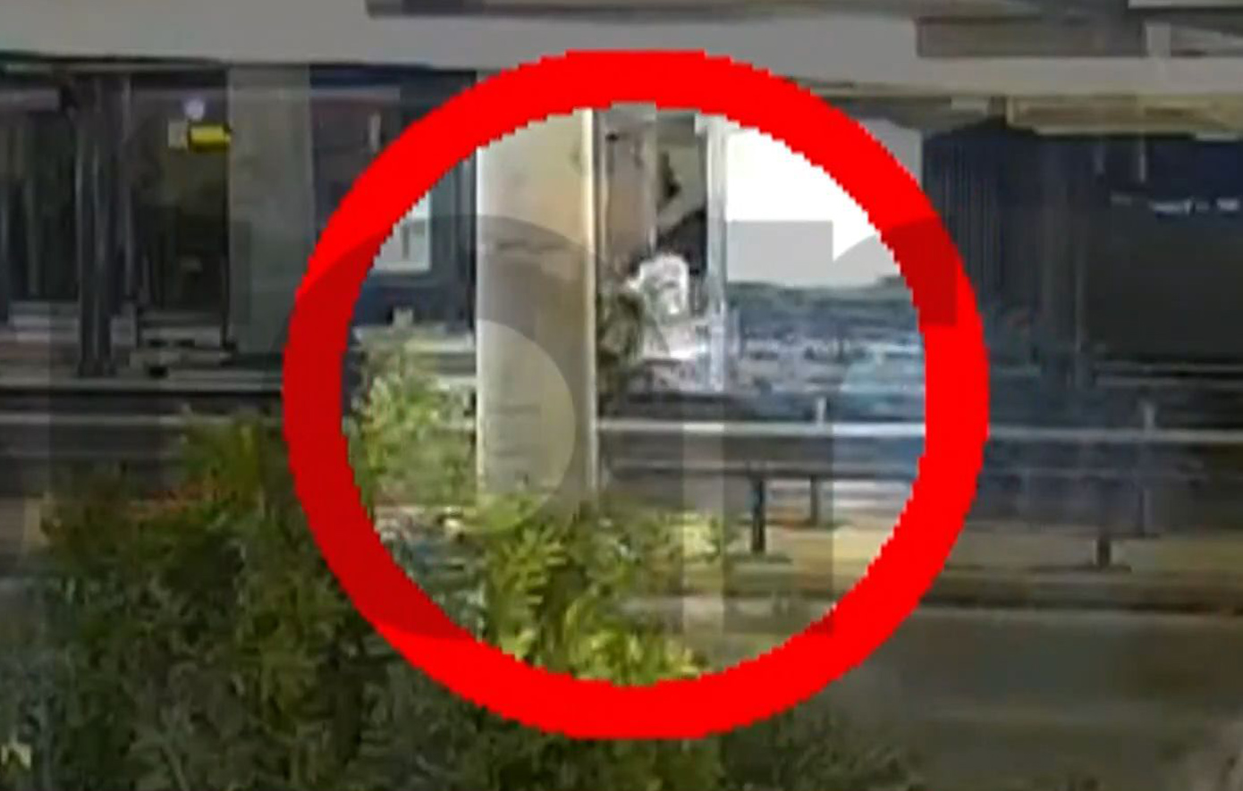 Φρέσκο βίντεο-ντοκουμέντο με τη γυναίκα στο Παλαιό Φάληρο πριν εγκαταλείψει το καρότσι