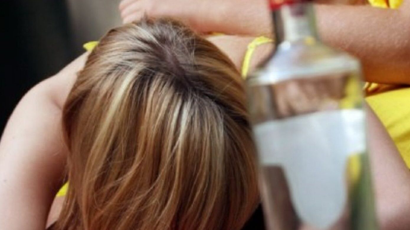 Σε κρίσιμη κατάσταση 15χρονη μετά από υπερβολική κατανάλωση αλκοόλ σε πάρτι στην Αιτωλοακαρνανία – Πέντε άτομα συνελήφθησαν