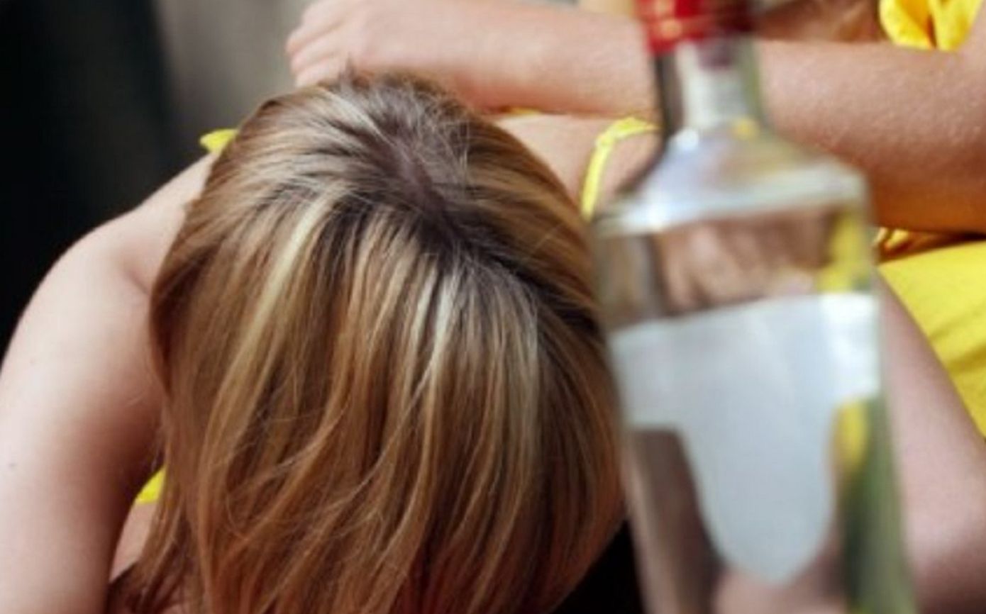 Σε κρίσιμη κατάσταση 15χρονη μετά από υπερβολική κατανάλωση αλκοόλ σε πάρτι στην Αιτωλοακαρνανία – Πέντε άτομα συνελήφθησαν