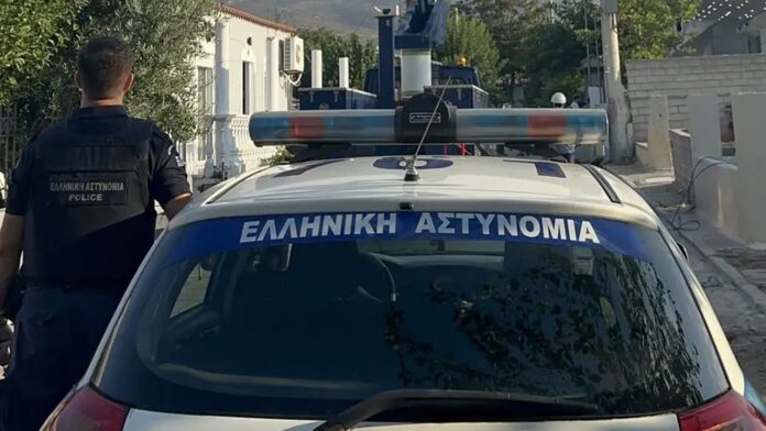 Δέκα συλλήψεις σε επιχείρηση της Αστυνομίας σε οικισμό στη Φυλή