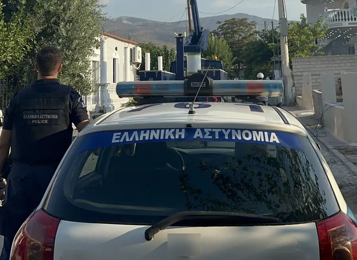 Δέκα συλλήψεις σε επιχείρηση της Αστυνομίας σε οικισμό στη Φυλή