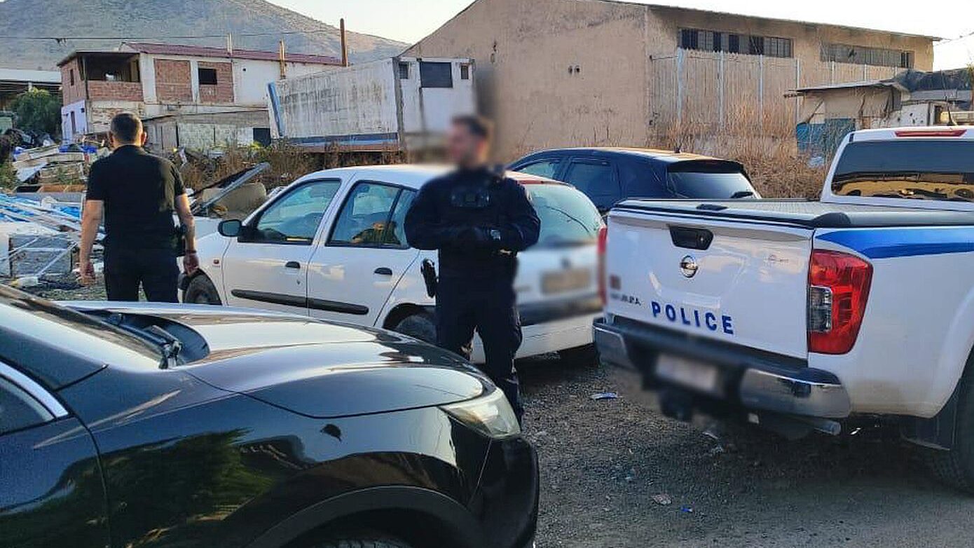 Εικόνες και βίντεο από την ευρεία αστυνομική επιχείρηση στον Ασπρόπυργο – 17 συλλήψεις μετά τους πυροβολισμούς