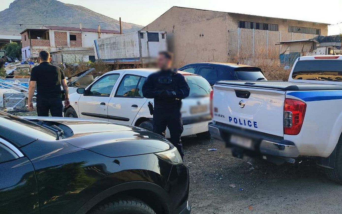 Εικόνες και βίντεο από την ευρεία αστυνομική επιχείρηση στον Ασπρόπυργο – 17 συλλήψεις μετά τους πυροβολισμούς