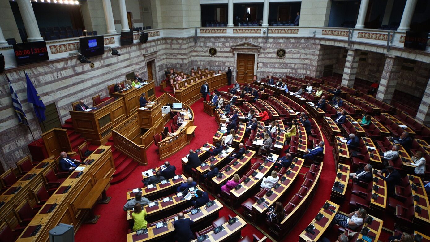 Η Βουλή ξαναρχίζει τις εργασίες της μετά το καλοκαίρι με έμφαση στον κοινοβουλευτικό έλεγχο και τη νομοθεσία