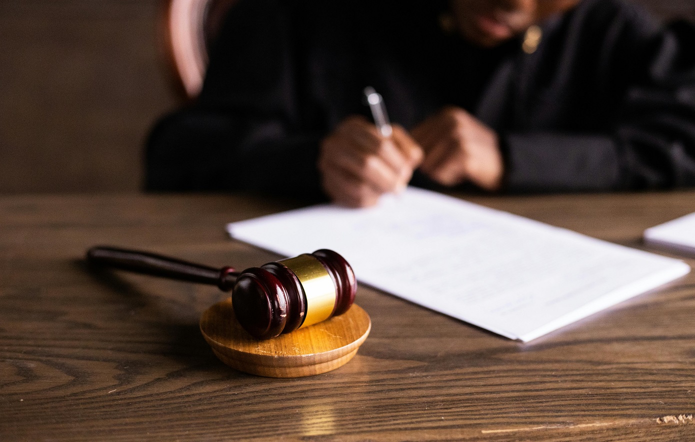 «Έλα έξω να σε σφάξω εσένα και τα παιδιά σου»: Συνελήφθη 59χρονος στη Λοκρίδα που απείλησε τη νύφη του με λεπίδα