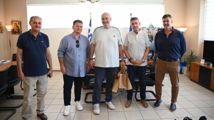 Είδη πρώτης ανάγκης από τον Δήμο Καρπενησίου στον Δ. Δυτικής Αχαΐας