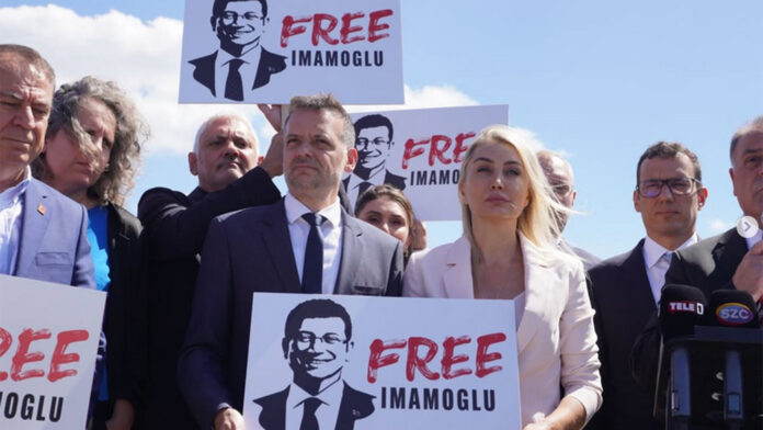 Χάρης Δούκας: «Η δημοκρατία δεν περιορίζεται – Στηρίζουμε τον Ιμάμογλου»