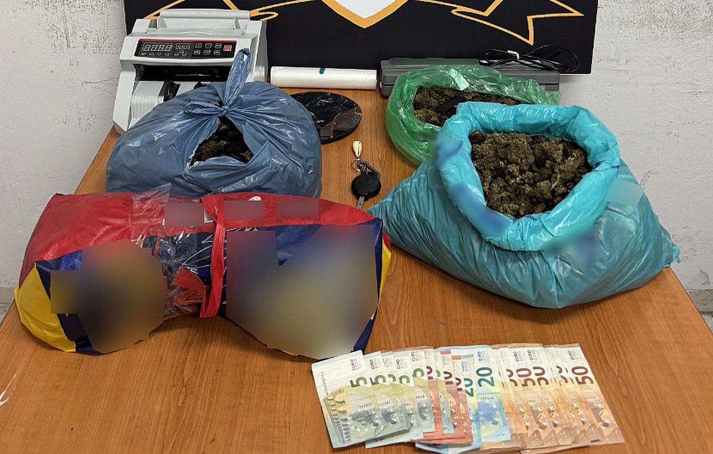 Συνελήφθησαν δύο άτομα στην Κυψέλη – Ανακαλύφθηκαν πάνω από 7 κιλά κάνναβης στο σπίτι τους