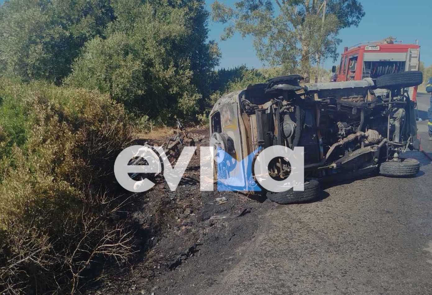 Φονικό τροχαίο στο Αλιβέρι: Ισχυρή σύγκρουση με μηχανή, ξέσπασε φωτιά