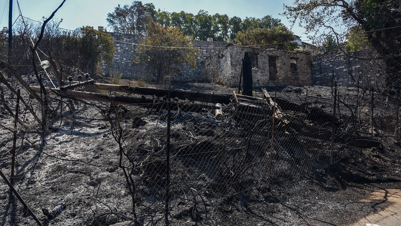 Κατευθύνσεις του υπουργείου Υγείας για τις πληγείσες περιοχές – Πώς να επιστρέψετε με ασφάλεια στις πυρόπληκτες περιοχές