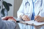 Γιατρός οπλίτης αναλαμβάνει καθήκοντα στο Περιφερειακό Ιατρείο Ψερίμου – Απόφαση Θ. Δαβάκη